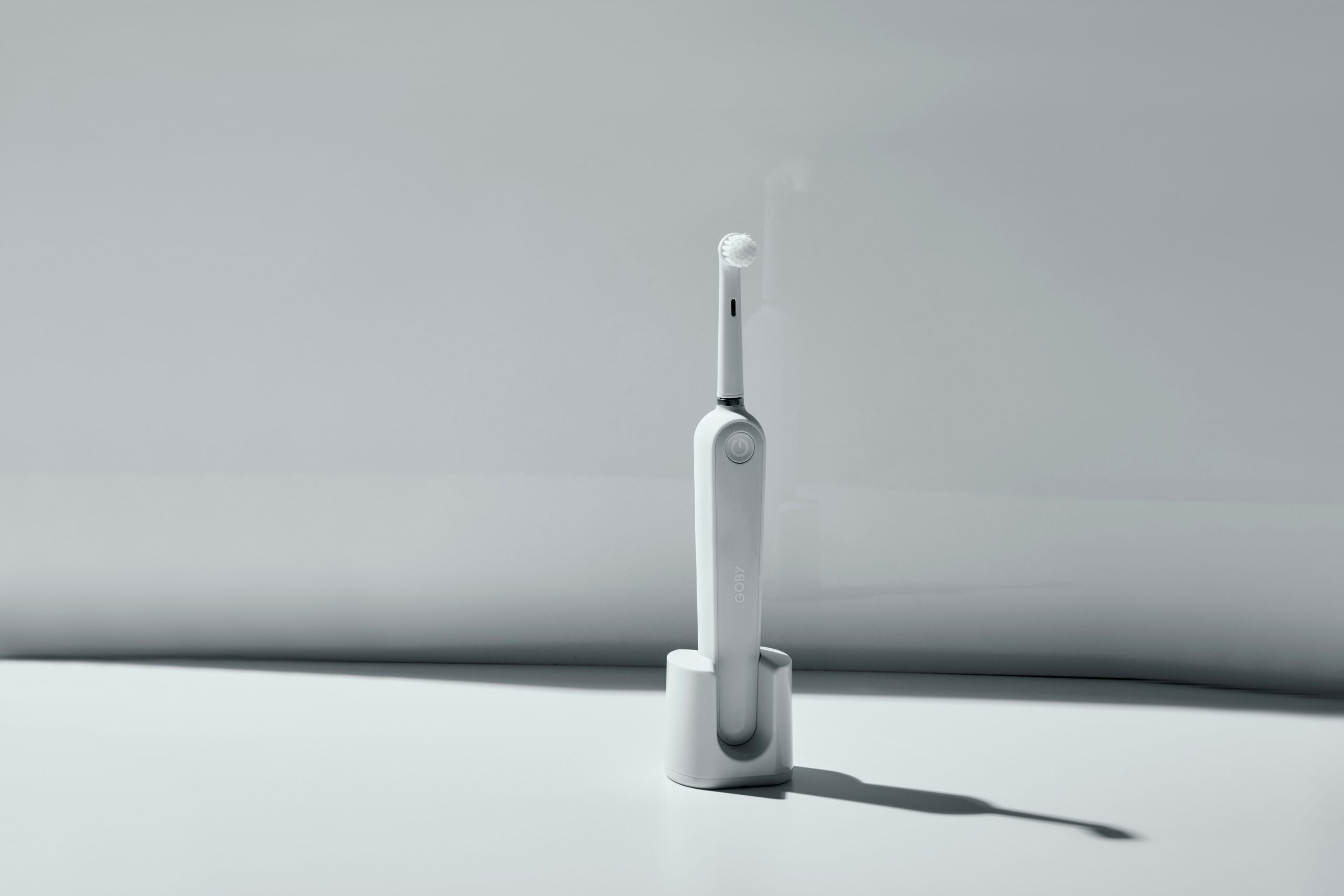 Infographic comparing features of rechargeable vs manual nail clippers
