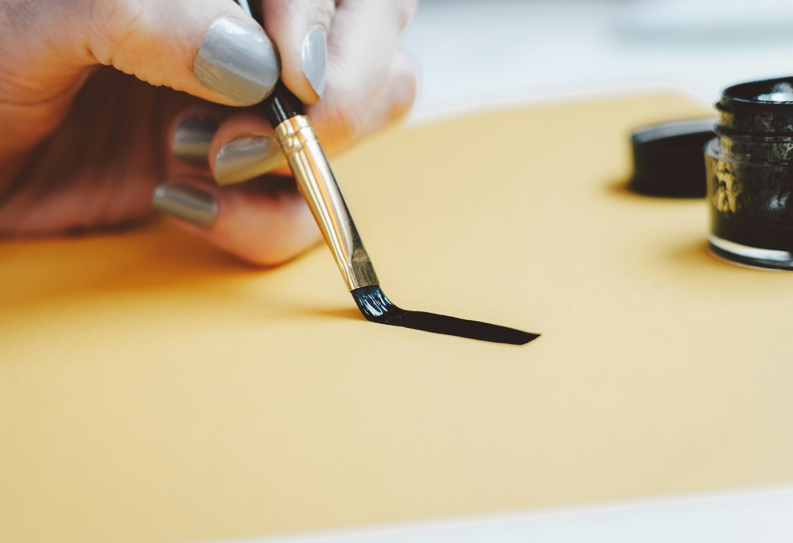 Infographic listing key nail clipper tips for beginners