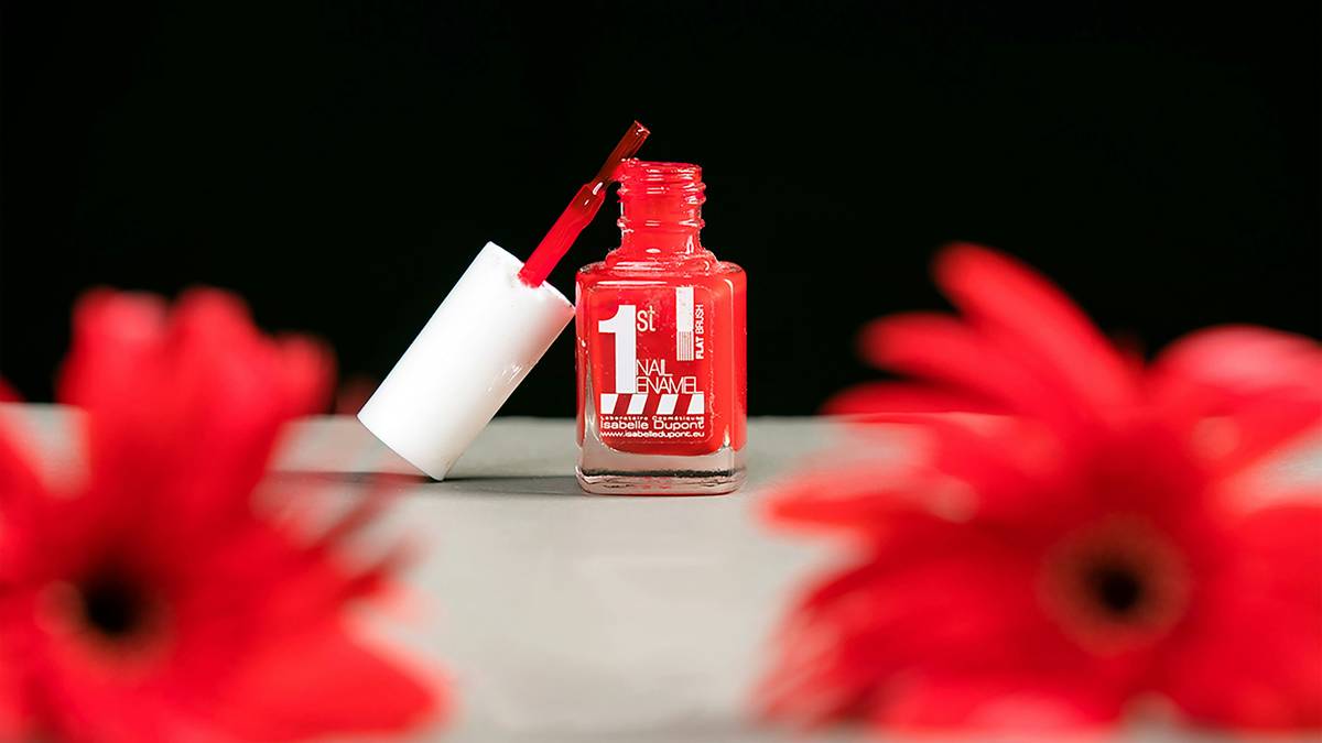 Common mistakes when using nail clippers include jagged cuts and uneven edges