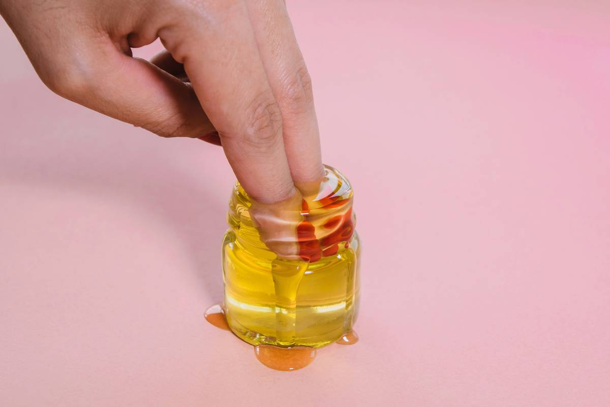 Clipper with Oil: The Secret to Nail Care Perfection