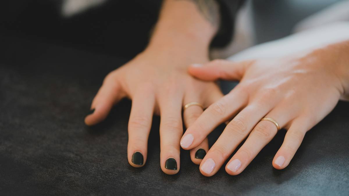 Close-up image showing dry and brittle nails next to hydrated ones