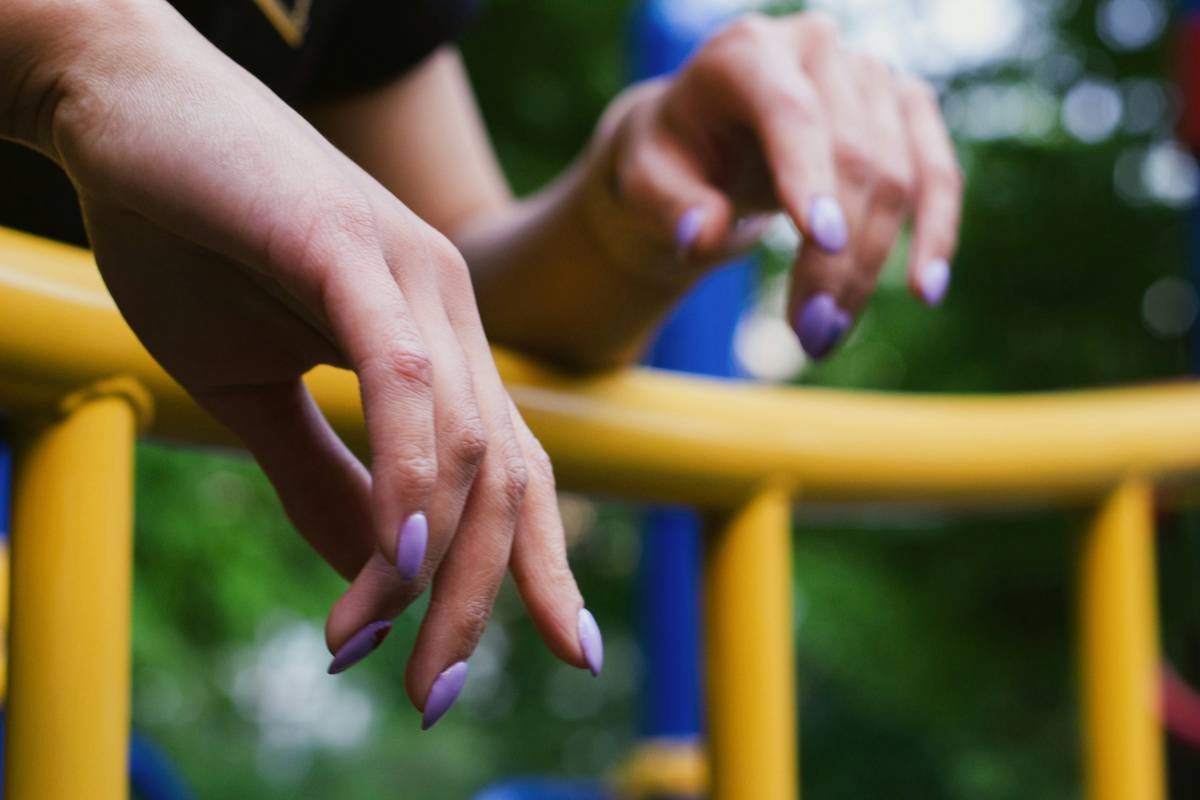 Why Are My Nails So Dry? The Ultimate Guide to Preventing and Treating Dry Nails