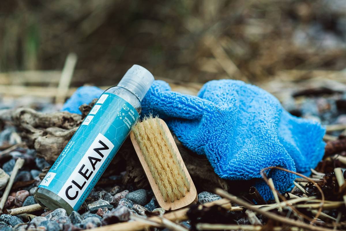 Infographic showing consequences of poor nail clipper maintenance: infection risk, nail damage, tool degradation