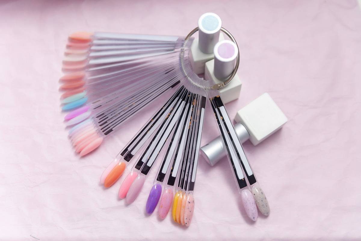 a group of different colored pencils