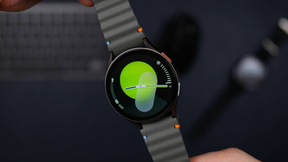 Samsung Galaxy Watch 7 Close-Up