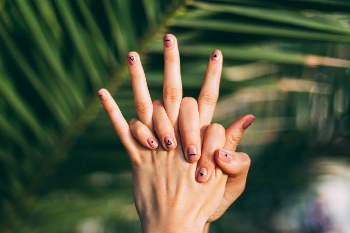 Infographic showing differences between healthy vs damaged nails from poor clipping: split tips, white spots, lifted cuticles, and micro-tears